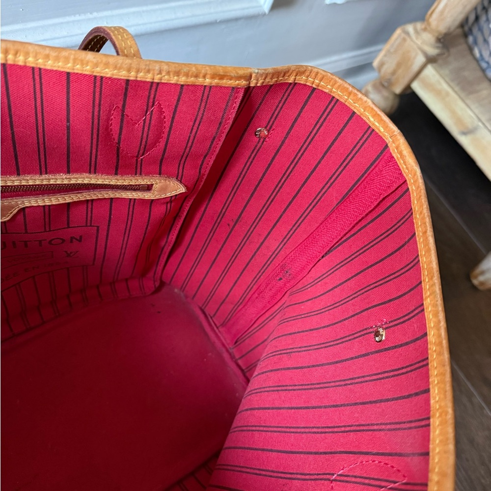 Authentic Louis Vuitton Neverfull MM - Picture 5 of 14